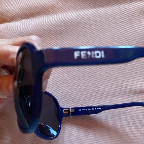 Fendi sunglasses - Picture 3 of 4